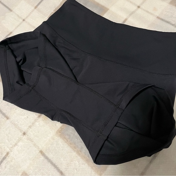 ✨SOLD✨Alphalete Pulse Surge Shorts 4” Size Medium - Picture 5 of 7